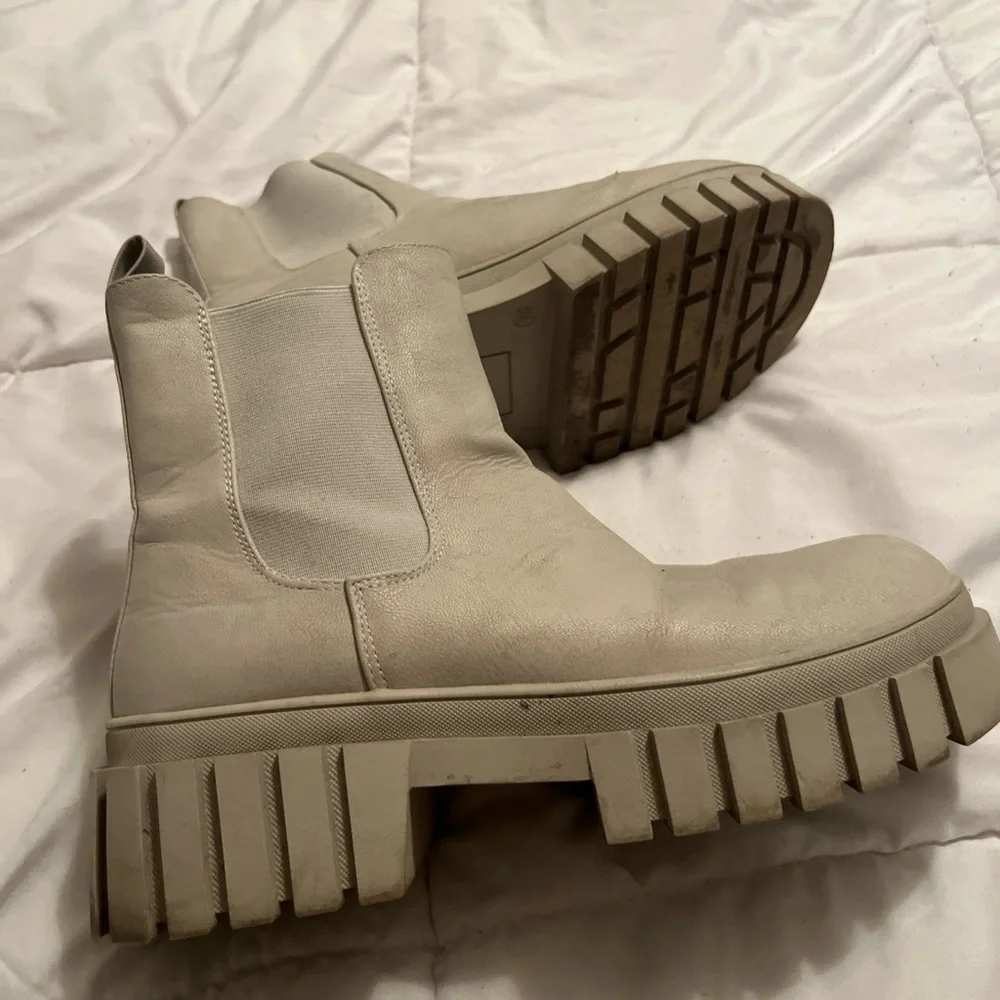MIA Lug Boot - Picture 2 of 4